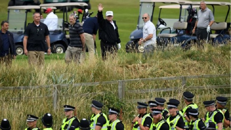 Protestoların gölgesinde golf